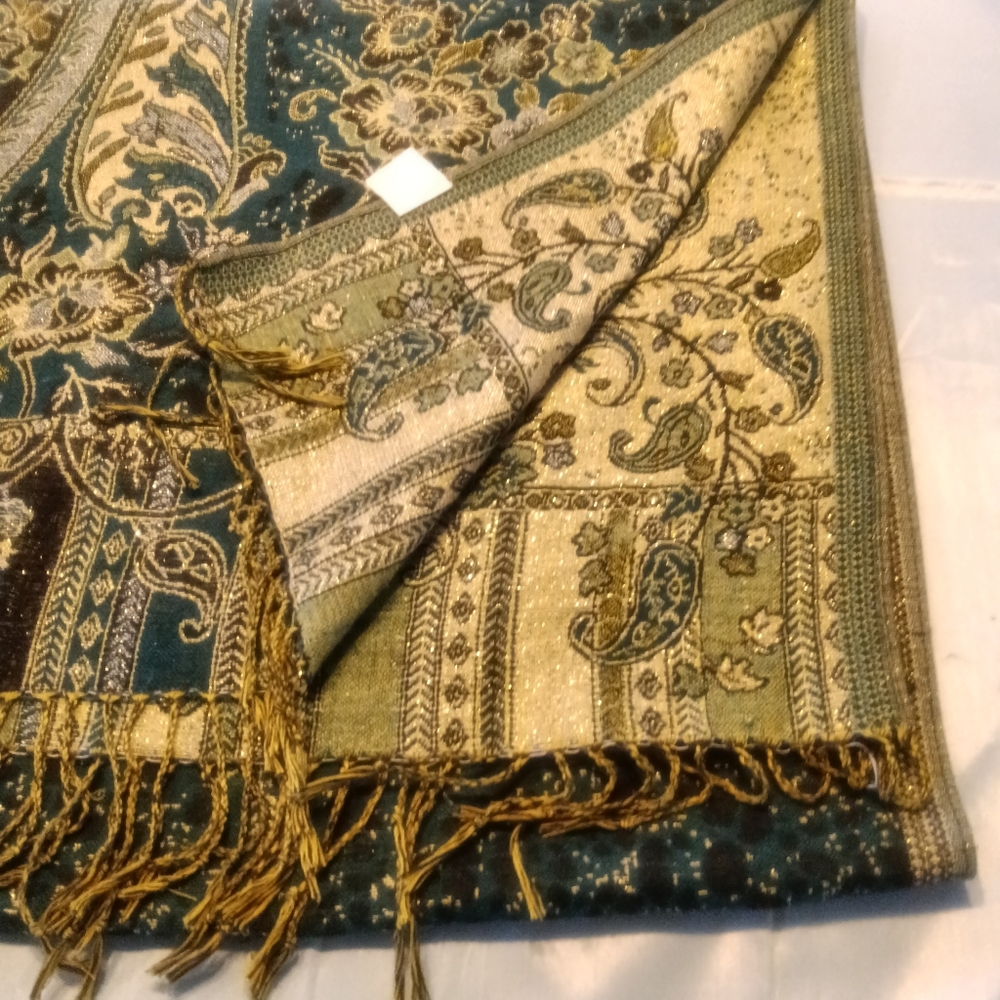 Shawl - Picture 6 of 6